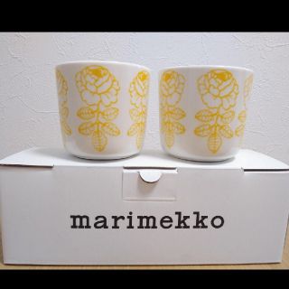 マリメッコ(marimekko)のヴィヒキルース　マリメッコ　ラテマグ　2つ　専用箱付き(グラス/カップ)