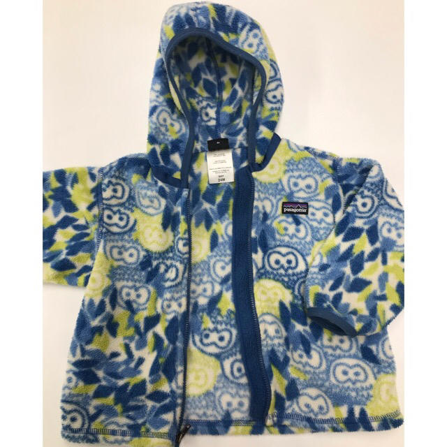 patagonia(パタゴニア)のPatagonia ふくろう　フリース　パーカー　24M キッズ/ベビー/マタニティのキッズ服男の子用(90cm~)(ジャケット/上着)の商品写真