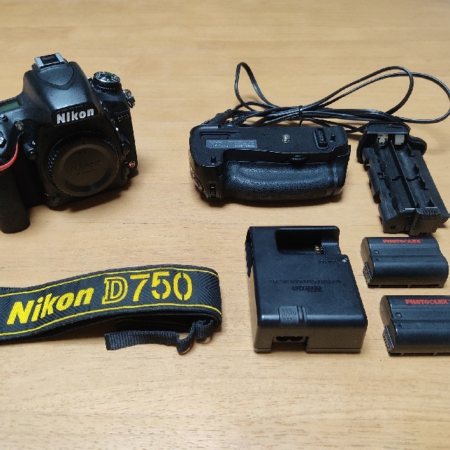 最終値下げ、早いものがち。D750 Nikon グリップ、バッテリーつき