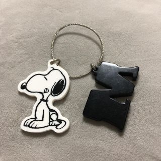 Snoopy スヌーピーミュージアム 限定イニシャルキーホルダーの通販 By Pon06 S Shop スヌーピーならラクマ