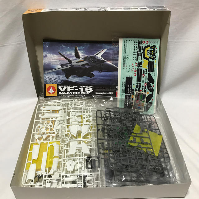 BANDAI    VFS バルキリー ロイ・フォッカー機 超時空要塞