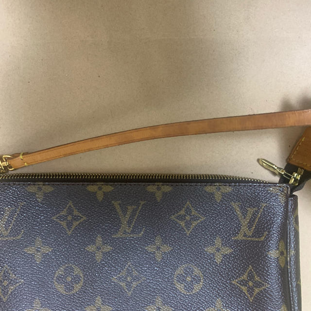 LOUIS VUITTON(ルイヴィトン)のVUITTON ポーチ レディースのファッション小物(ポーチ)の商品写真