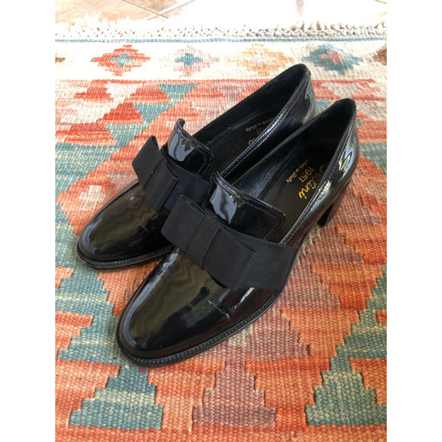 DIEGO BELLINI(ディエゴベリーニ)のDiego Bellini ディエゴベリーニ　エナメル　リボン　ローファー レディースの靴/シューズ(ローファー/革靴)の商品写真