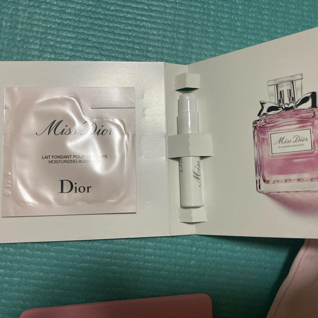 Dior(ディオール)のDior ノベルティ セット エンタメ/ホビーのコレクション(ノベルティグッズ)の商品写真