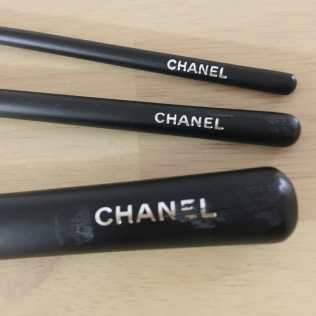 CHANEL(シャネル)のシャネル メイクブラシ 3本セット コスメ/美容のスキンケア/基礎化粧品(フェイスローラー/小物)の商品写真