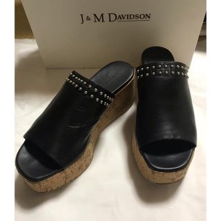 ジェイアンドエムデヴィッドソン(J&M DAVIDSON)のJ&M DAVIDSON スタッズサンダル(サンダル)