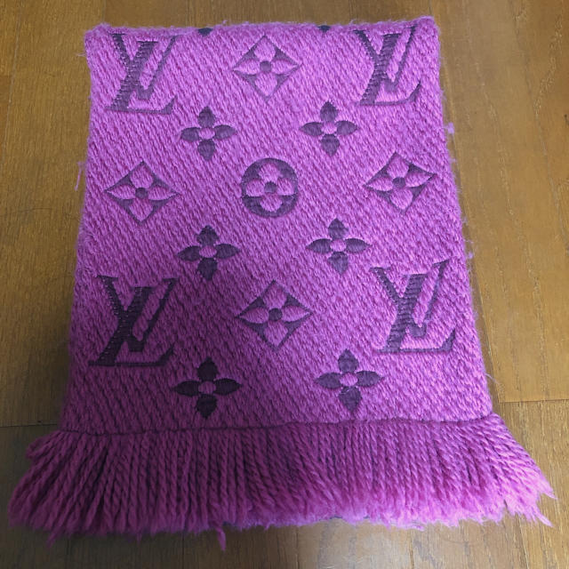 LOUIS VUITTON(ルイヴィトン)の【本日限定値下げ】ルイヴィトン ロゴマニア マフラー ピンク レディースのファッション小物(マフラー/ショール)の商品写真