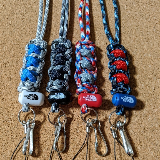 THE NORTH FACE(ザノースフェイス)のノースフェイス ハンドメイド ネックストラップ スマホ/家電/カメラのスマホアクセサリー(ネックストラップ)の商品写真