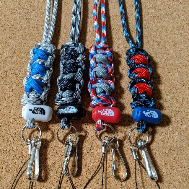 THE NORTH FACE(ザノースフェイス)のノースフェイス ハンドメイド ネックストラップ スマホ/家電/カメラのスマホアクセサリー(ネックストラップ)の商品写真