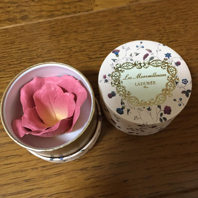 Les Merveilleuses LADUREE(レメルヴェイユーズラデュレ)のバラチーク♡ コスメ/美容のベースメイク/化粧品(チーク)の商品写真