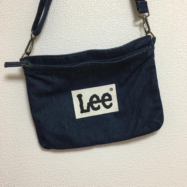 Right-on - Lee サコッシュ ショルダーバッグ ネイビー デニムの通販 by おしゃれん's shop｜ライトオンならラクマ