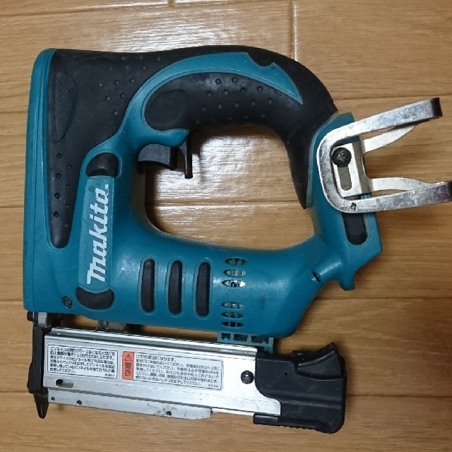 『期間限定値下げ』マキタ makita  充電式 ピンタッカ PT351