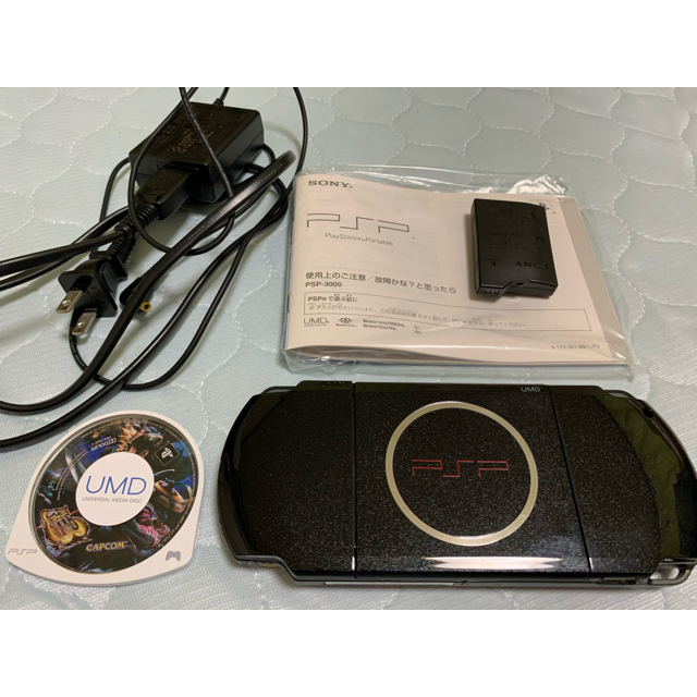 PlayStation Portable(プレイステーションポータブル)のPSP 本体　3000赤黒 エンタメ/ホビーのゲームソフト/ゲーム機本体(携帯用ゲーム機本体)の商品写真