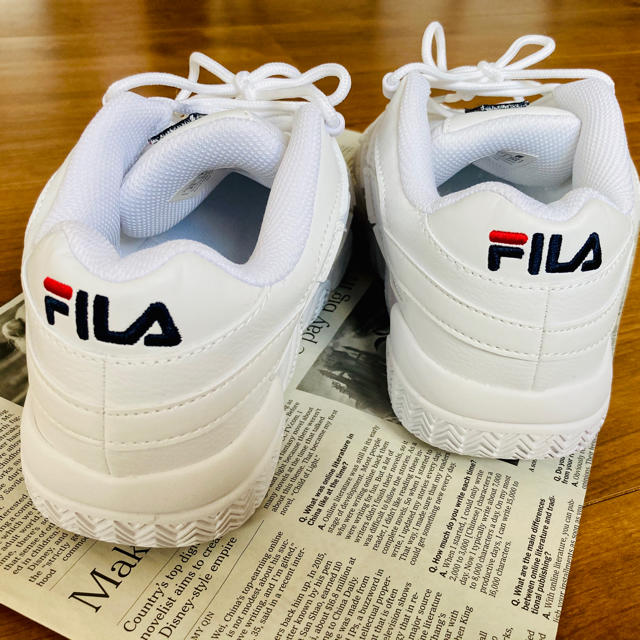 FILA(フィラ)のFILA BARRICADE XT 97 LOW BTS 着用商品  レディースの靴/シューズ(スニーカー)の商品写真