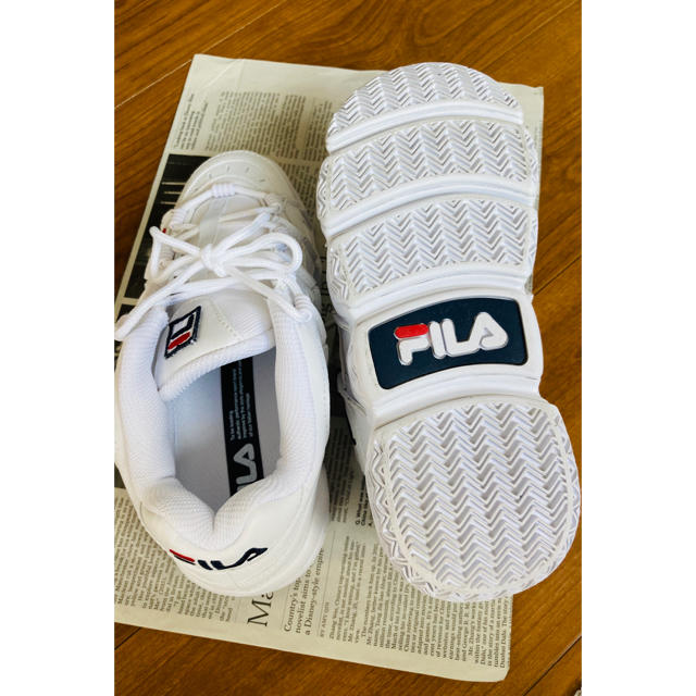 FILA(フィラ)のFILA BARRICADE XT 97 LOW BTS 着用商品  レディースの靴/シューズ(スニーカー)の商品写真