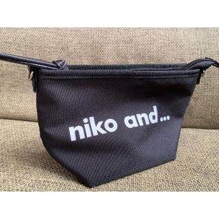 ニコアンド(niko and...)の【訳あり】　niko and … ニコアンド　ポーチ　黒　紐なし(ポーチ)