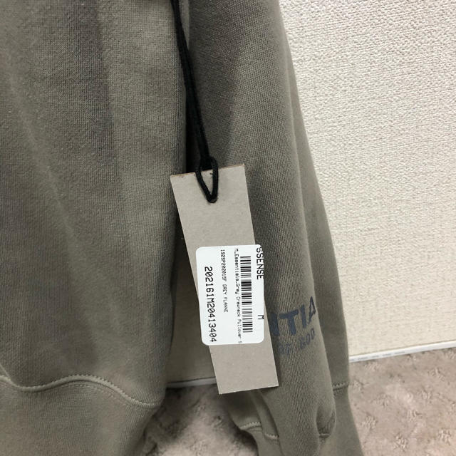 FEAR OF GOD(フィアオブゴッド)の最終値下げ！FOG essentials スウェット トレーナー チャコール メンズのトップス(スウェット)の商品写真