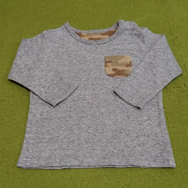 UNIQLO(ユニクロ)のユニクロ　長袖Tシャツ　80サイズ キッズ/ベビー/マタニティのベビー服(~85cm)(Ｔシャツ)の商品写真