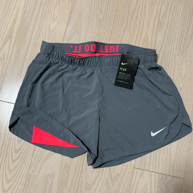 NIKE(ナイキ)のNIKE ナイキ ショーパン　Lサイズ レディースのパンツ(ショートパンツ)の商品写真