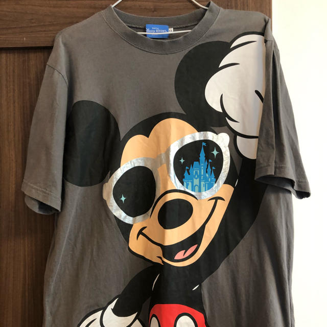 Disney(ディズニー)のTシャツ　LLサイズ　ミッキーマウス　大きいサイズ　ライトグレー　グレー メンズのトップス(Tシャツ/カットソー(半袖/袖なし))の商品写真