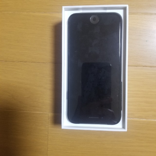 Apple(アップル)のiPhone se 2 64G SIMフリー　ブラック スマホ/家電/カメラのスマートフォン/携帯電話(スマートフォン本体)の商品写真