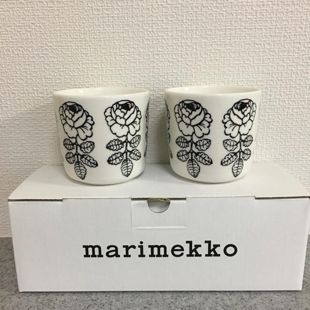 marimekko(マリメッコ)のマリメッコ  ラテマグ　ヴィヒキルース   ブラック黒 インテリア/住まい/日用品のキッチン/食器(食器)の商品写真