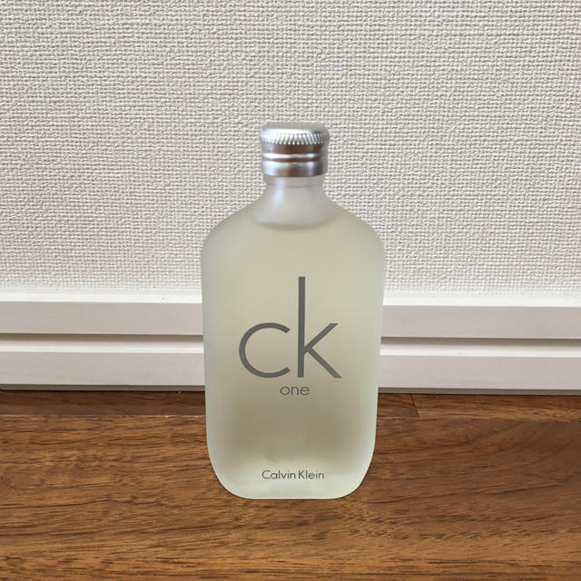 ck Calvin Klein(シーケーカルバンクライン)のカルバンクライン CK-ONE(シーケーワン)(50mL) コスメ/美容の香水(その他)の商品写真