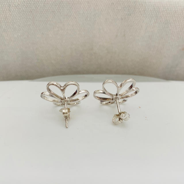 STAR JEWELRY(スタージュエリー)のSTAR JEWELRY SV 花ピアス レディースのアクセサリー(ピアス)の商品写真