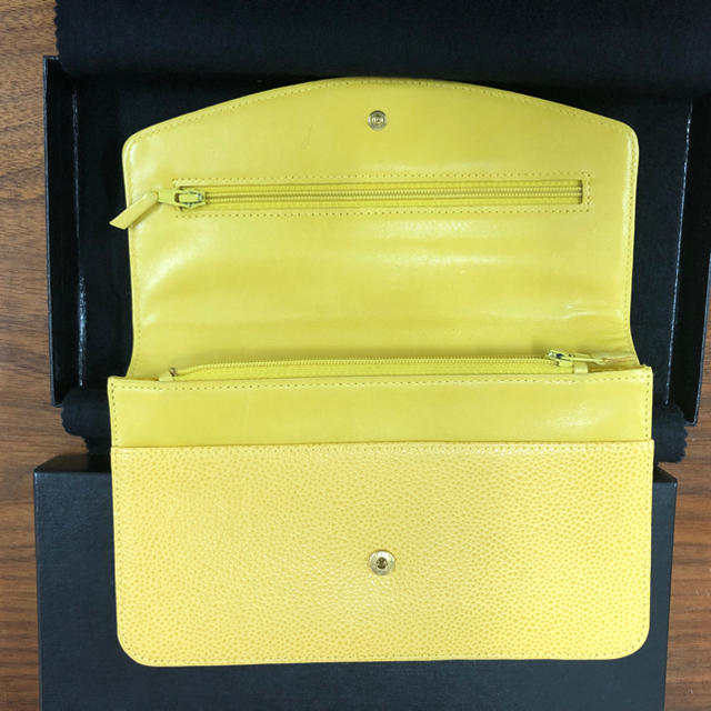CHANEL(シャネル)の1にょっき様専用　CHANEL シャネル　財布　イエロー レディースのファッション小物(財布)の商品写真