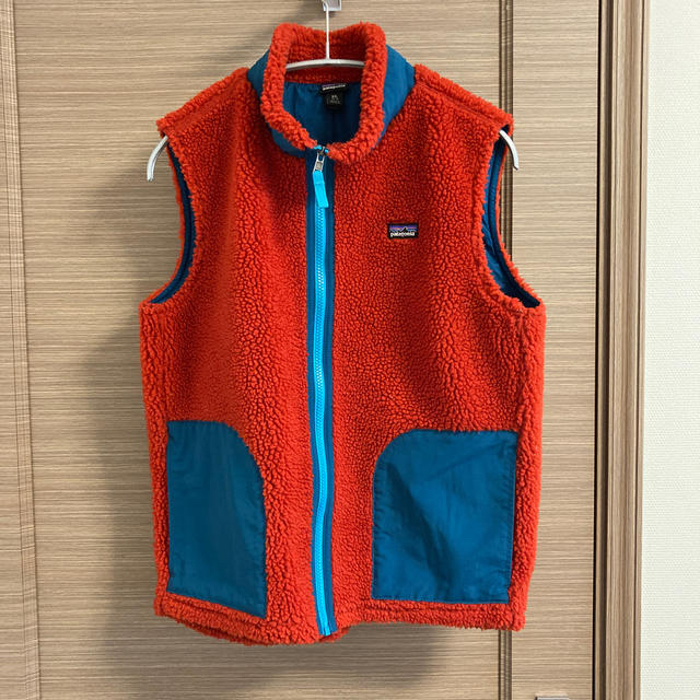 patagonia(パタゴニア)のパタゴニア　ベスト　ボーイズXXL レディースのジャケット/アウター(その他)の商品写真