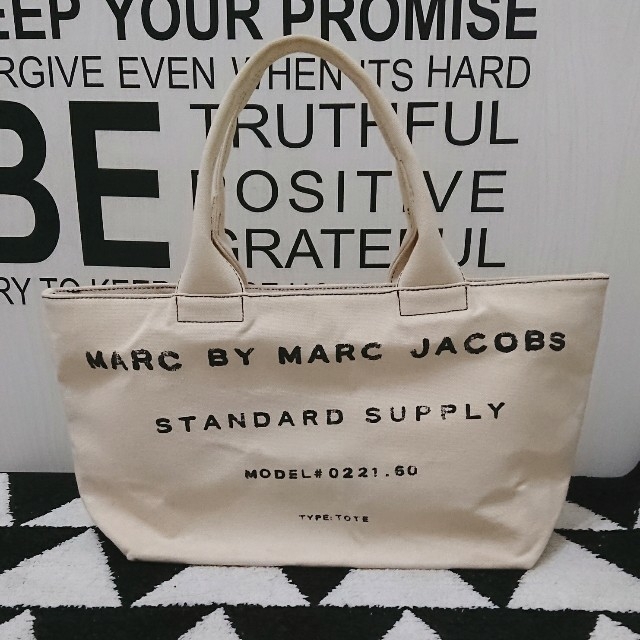MARC BY MARC JACOBS(マークバイマークジェイコブス)のマークバイマークジェイコブス トートバッグ MARC レディースのバッグ(トートバッグ)の商品写真