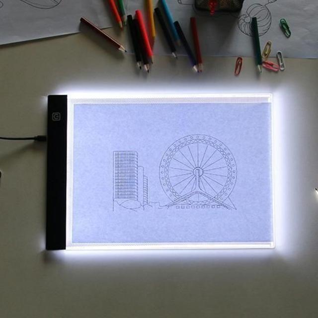 トレース台 A4 LED トレースボード ライトボックス 3段階調光 イラスト エンタメ/ホビーのアート用品(パネル)の商品写真