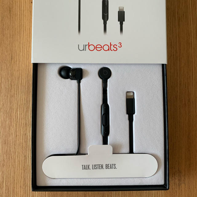 Beats by Dr Dre(ビーツバイドクタードレ)の urBeats3イヤフォン(Lightningコネクタ) ブラック スマホ/家電/カメラのオーディオ機器(ヘッドフォン/イヤフォン)の商品写真