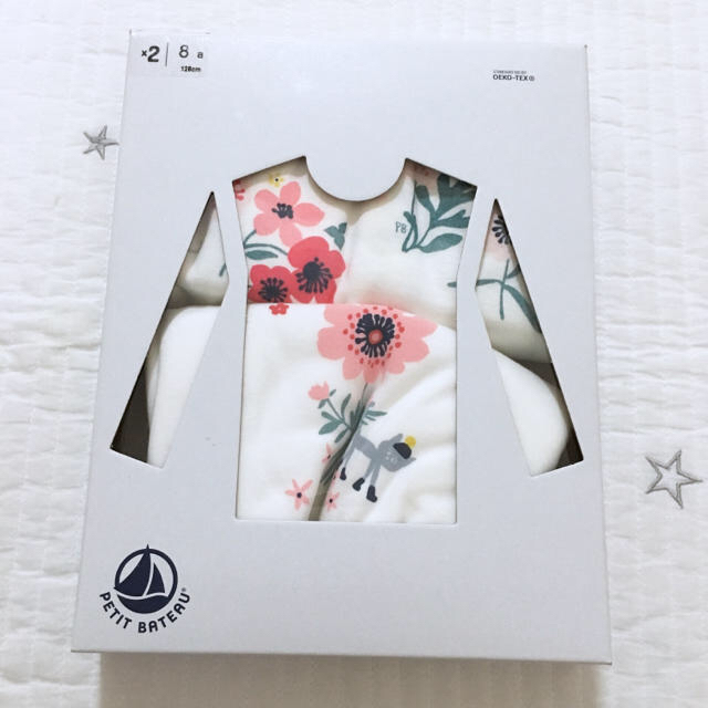 PETIT BATEAU(プチバトー)の＊ご専用＊ 新品未使用  プチバトー  長袖  Tシャツ  2枚組  8ans キッズ/ベビー/マタニティのキッズ服女の子用(90cm~)(下着)の商品写真