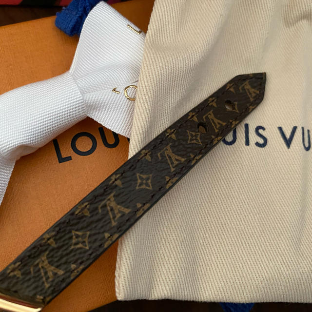 Louis Vuitton  ブラスレ・エセンシャル V M6042F