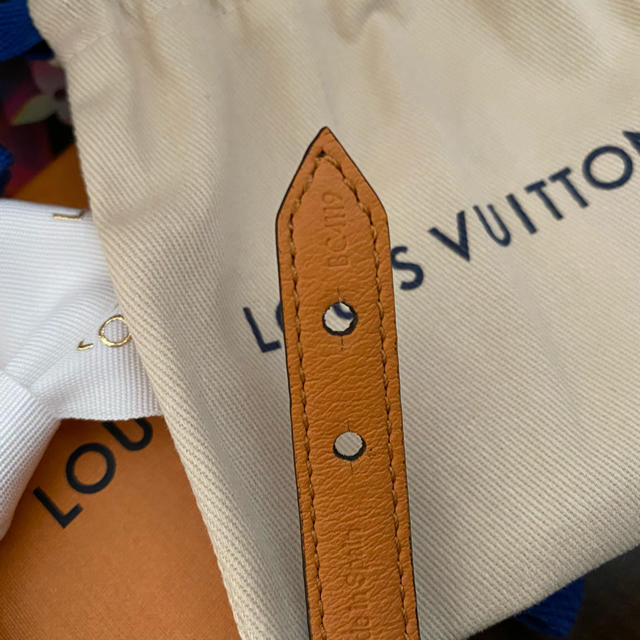 Louis Vuitton  ブラスレ・エセンシャル V M6042F