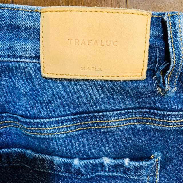 ZARA(ザラ)のZARAダメージジーンズ40 レディースのパンツ(デニム/ジーンズ)の商品写真