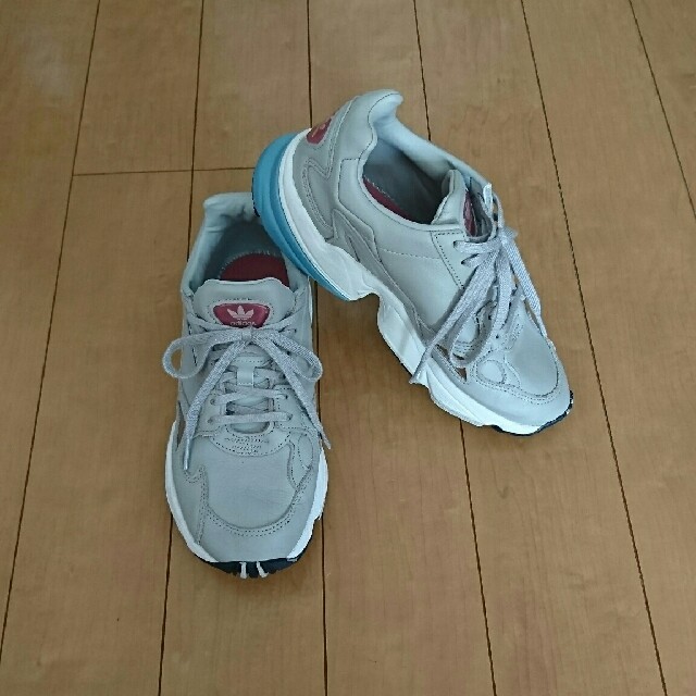 adidas(アディダス)の☆adidas☆ 本革 スニーカー 22.5㎝ レディースの靴/シューズ(スニーカー)の商品写真