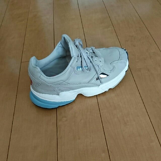 adidas(アディダス)の☆adidas☆ 本革 スニーカー 22.5㎝ レディースの靴/シューズ(スニーカー)の商品写真