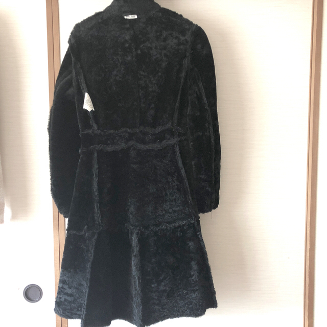 miumiu(ミュウミュウ)の新宿伊勢丹購入ミゥウミゥウのムートンコート レディースのジャケット/アウター(ムートンコート)の商品写真