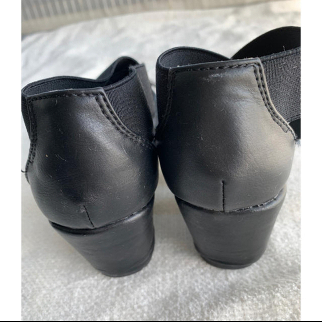 GINZA Kanematsu(ギンザカネマツ)のギンザカネマツ　パンプス　白　　GU サンダル ミュール  黒　2点セット レディースの靴/シューズ(ハイヒール/パンプス)の商品写真