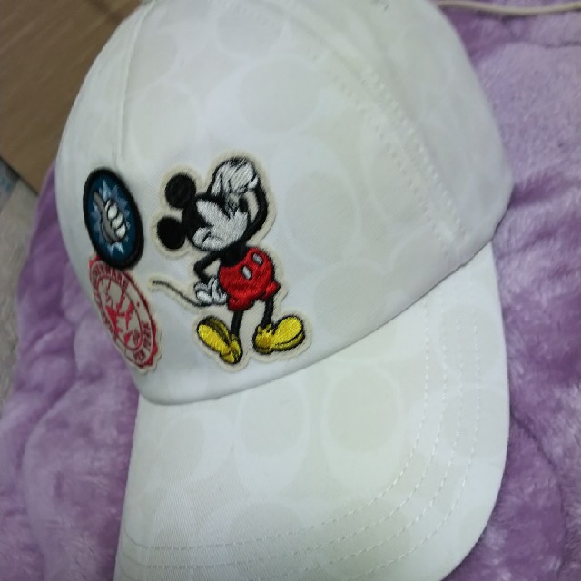 新品同様 Disney - COACH COACH コーチ  白  キャップ 帽子 キャップ