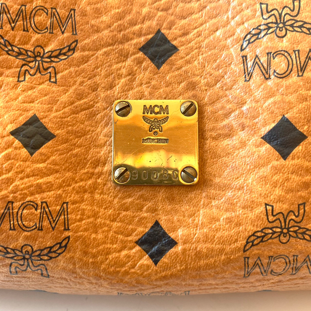 MCM(エムシーエム)のMCM ドラム型　ショルダーバッグ メンズのバッグ(ショルダーバッグ)の商品写真