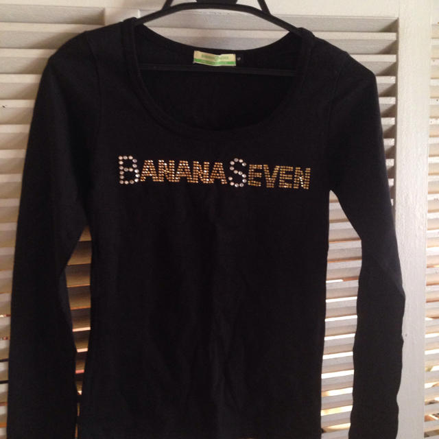 877*7(BANANA SEVEN)(バナナセブン)のBANANA SEVEN  黒Tシャツ レディースのトップス(Tシャツ(長袖/七分))の商品写真