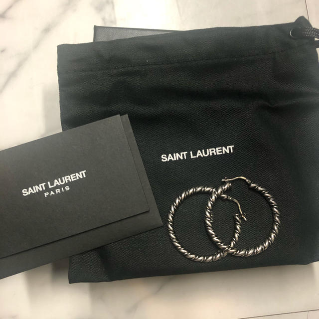 Saint Laurent(サンローラン)の新品☆ saint laurent サンローラン シルバーツイストフープピアス レディースのアクセサリー(ピアス)の商品写真