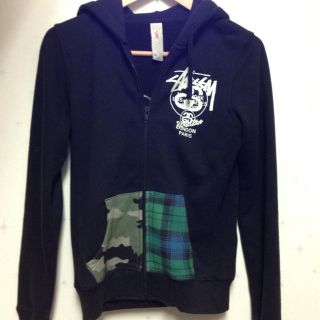 ステューシー(STUSSY)のSTUSSY★パーカー！美品！(パーカー)