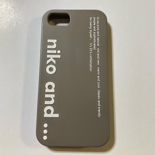 niko and...(ニコアンド)のniko and iPhoneケース スマホ/家電/カメラのスマホアクセサリー(iPhoneケース)の商品写真