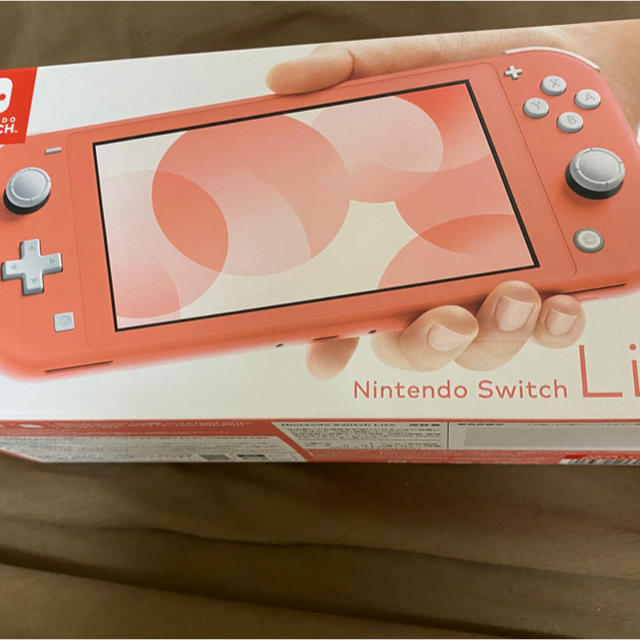 Nintendo Switch(ニンテンドースイッチ)の新品 スイッチ Nintendo Switch Lite コーラル 本体 エンタメ/ホビーのゲームソフト/ゲーム機本体(携帯用ゲーム機本体)の商品写真