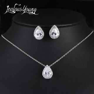 シルバーピアス　ネックレス　セット　ジルコニア　キラキラ(ネックレス)