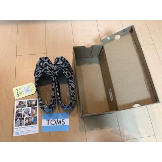 トムズ(TOMS)の最終値下げ　メンズ 白黒柄 スリッポン TOMS シューズ(スリッポン/モカシン)